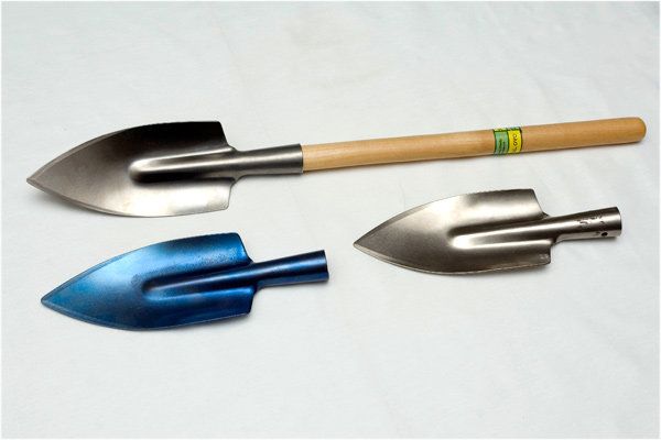 Лопата малая титановая с черенком